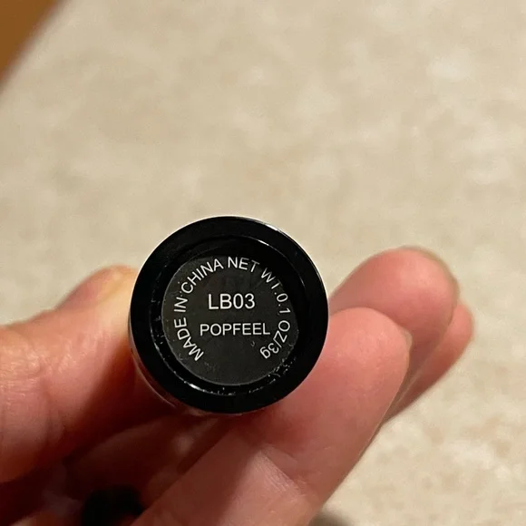 7~Popfeel Eyeshadow Palette & Primer & foundation & matte Lip cream & 2 Lipstics - Picture 14 of 17